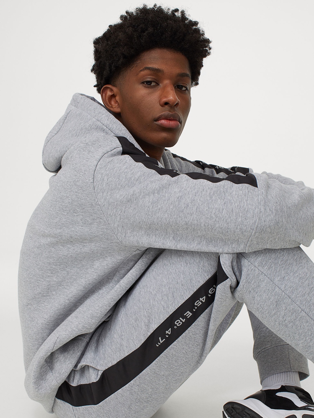 

H&M Men Grey Solid Side Panel Joggers