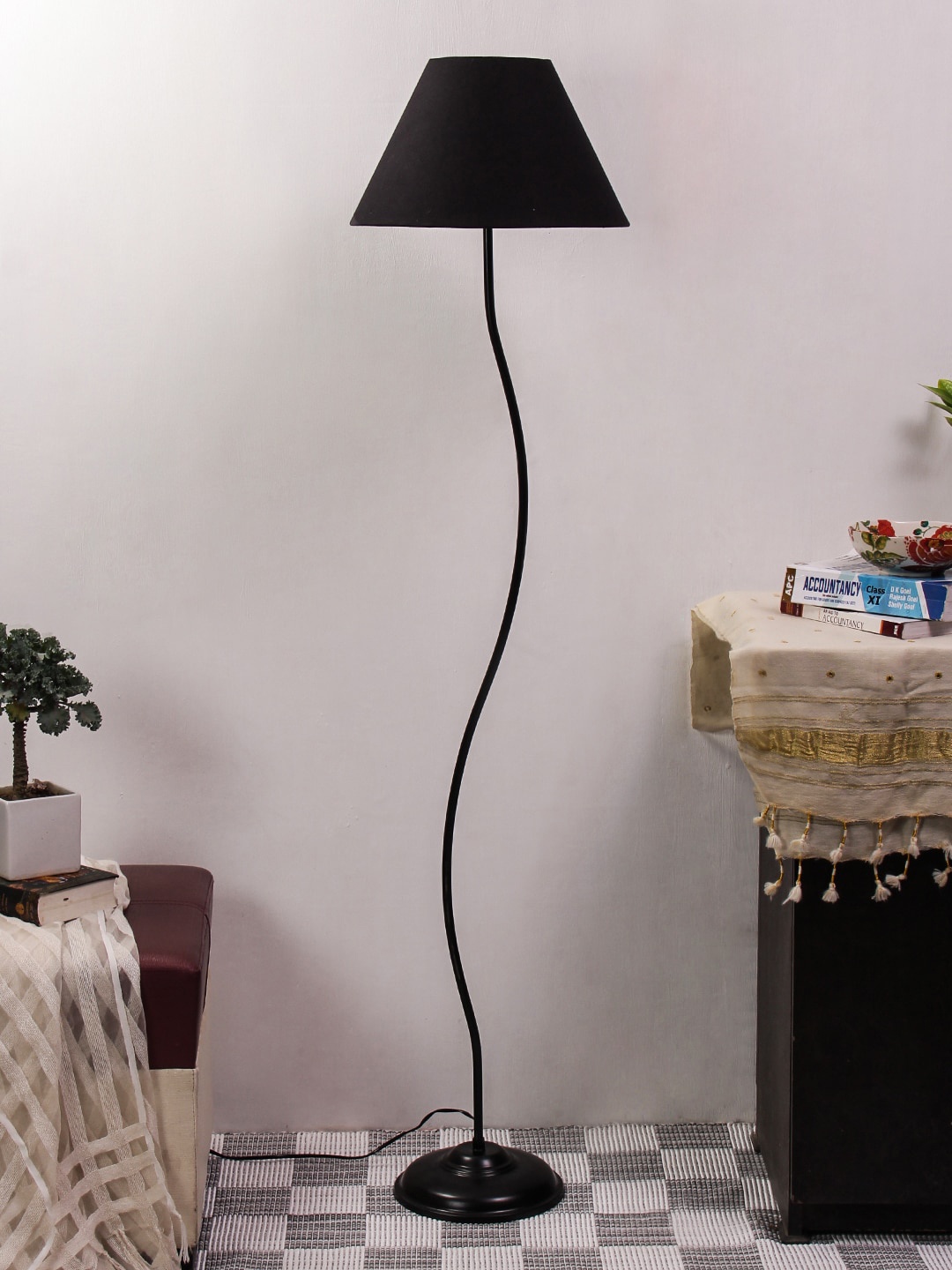 

Devansh Black Solid Contemporary Club Lamp