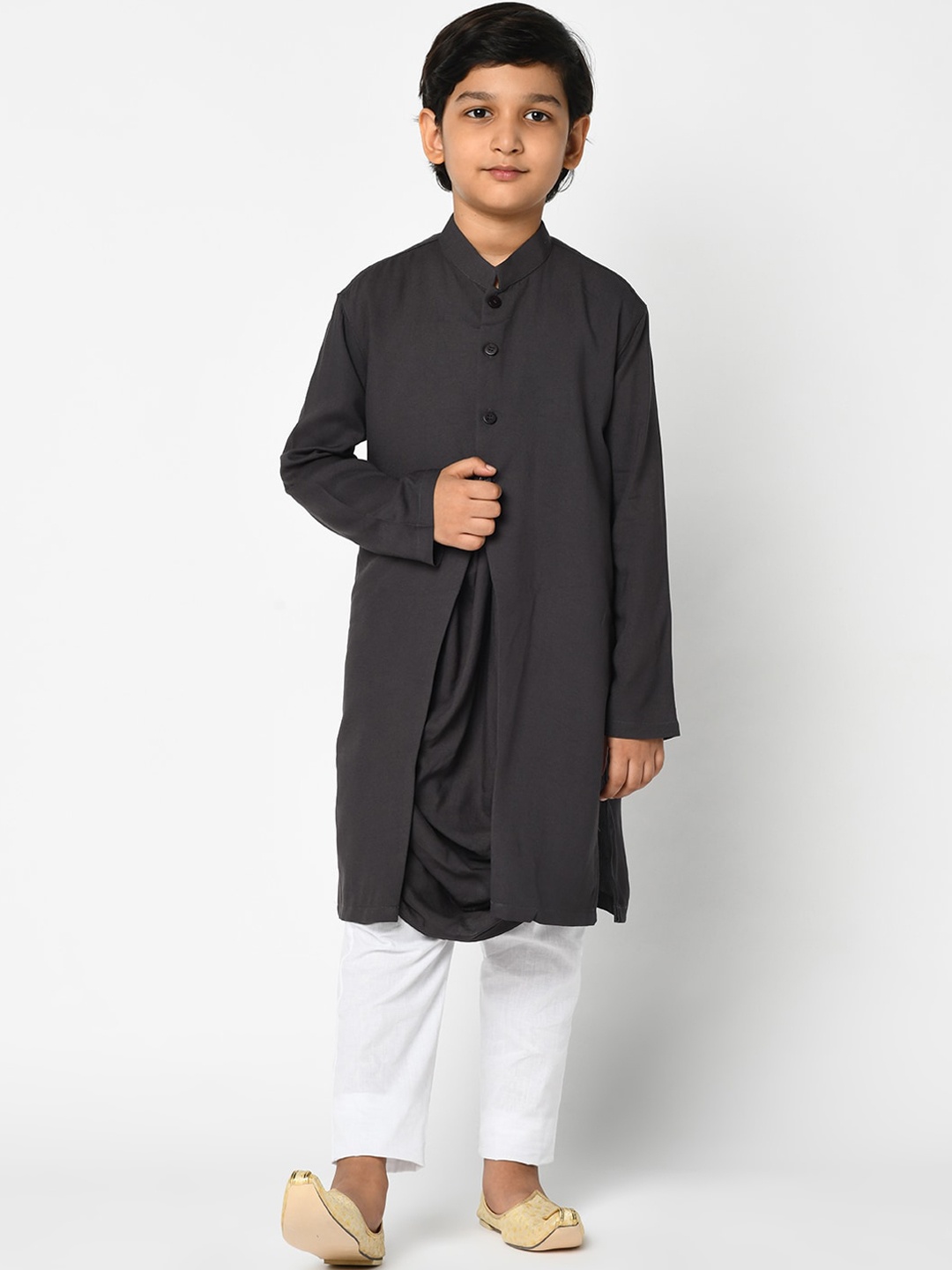 

DEYANN Boys Charcoal Grey & White Solid Kurta with Pyjamas