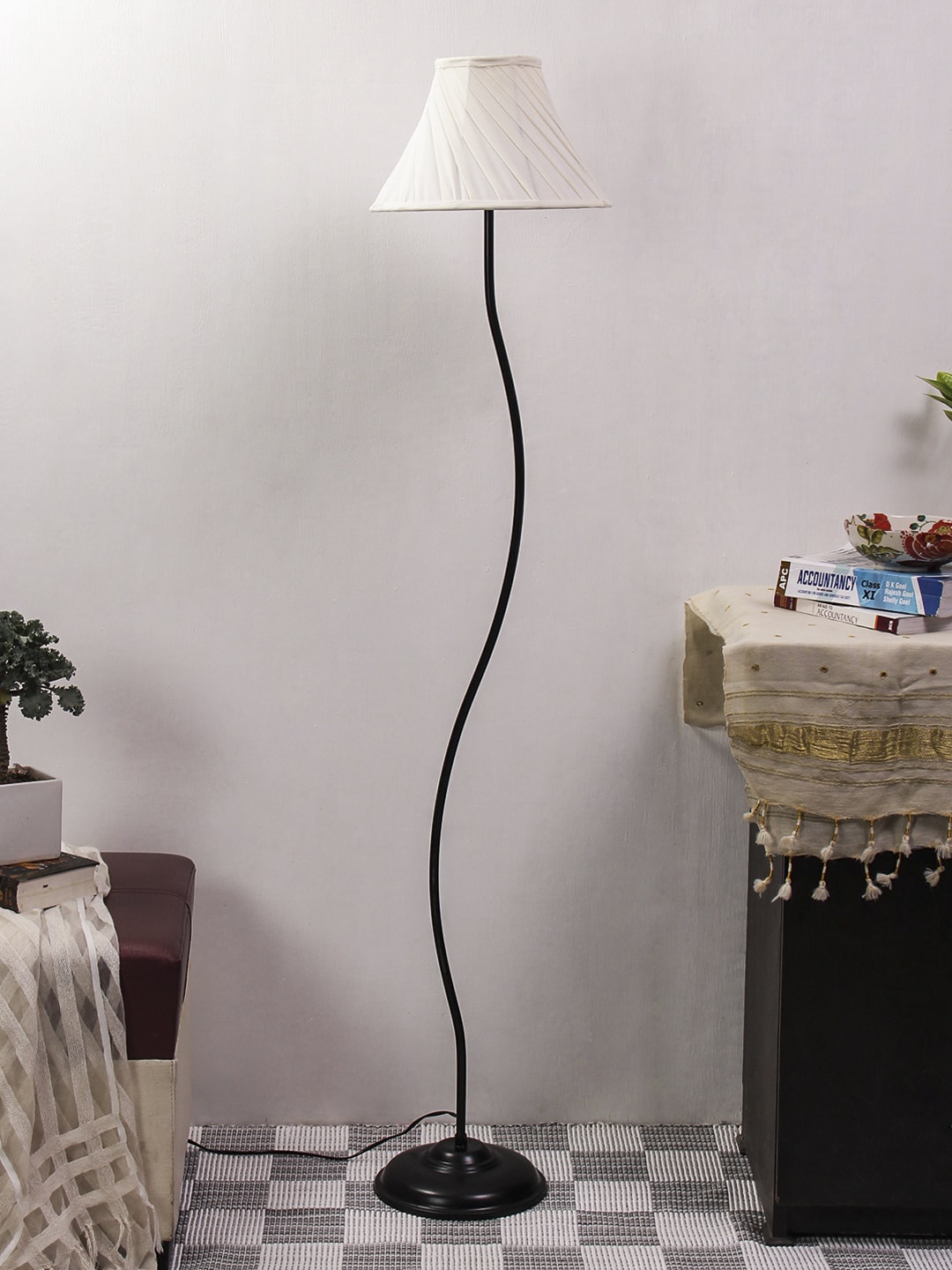 

Devansh Cream-Coloured & Black Textured Curvy Novelty Lamp