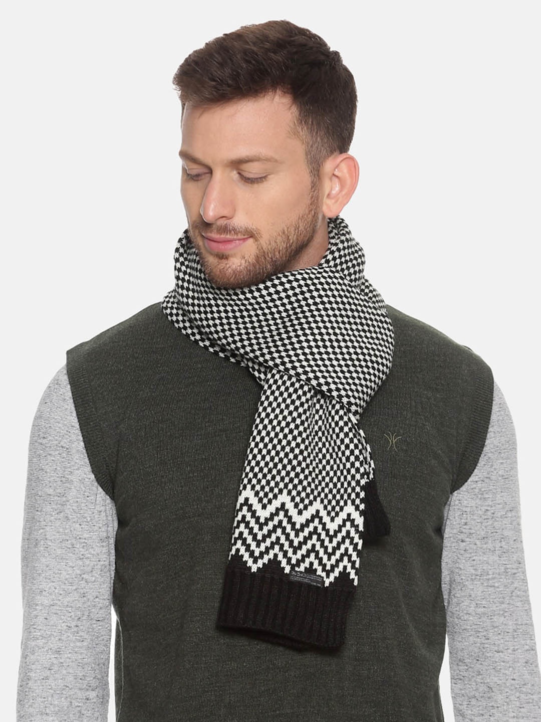 

513 Men Black & White Self Design Muffler
