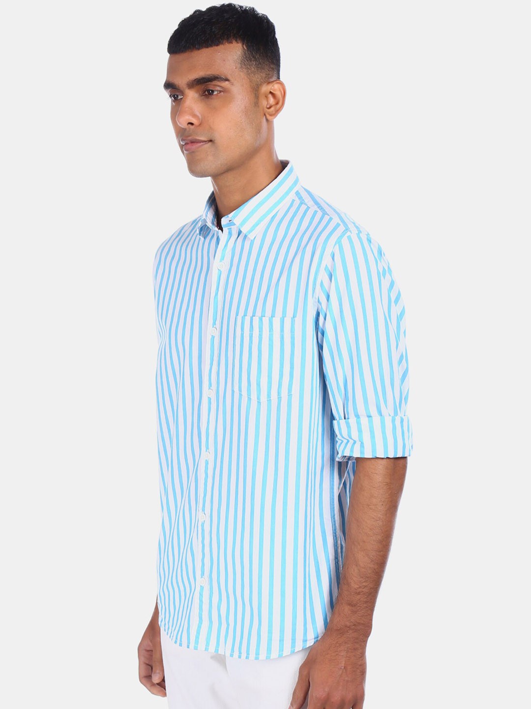 

Ruggers Men White & Blue Regular Fit Striped Casual Shirt