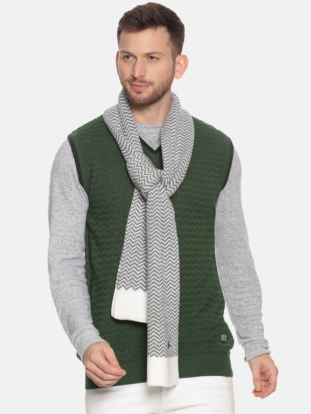 

513 Men Grey & White Chevron Patterned Knitted Muffler
