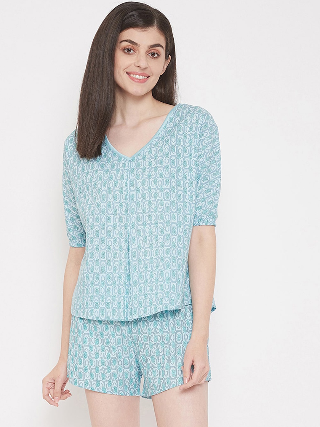 

Clovia Women White & Green Ethnic Printed Night Suit