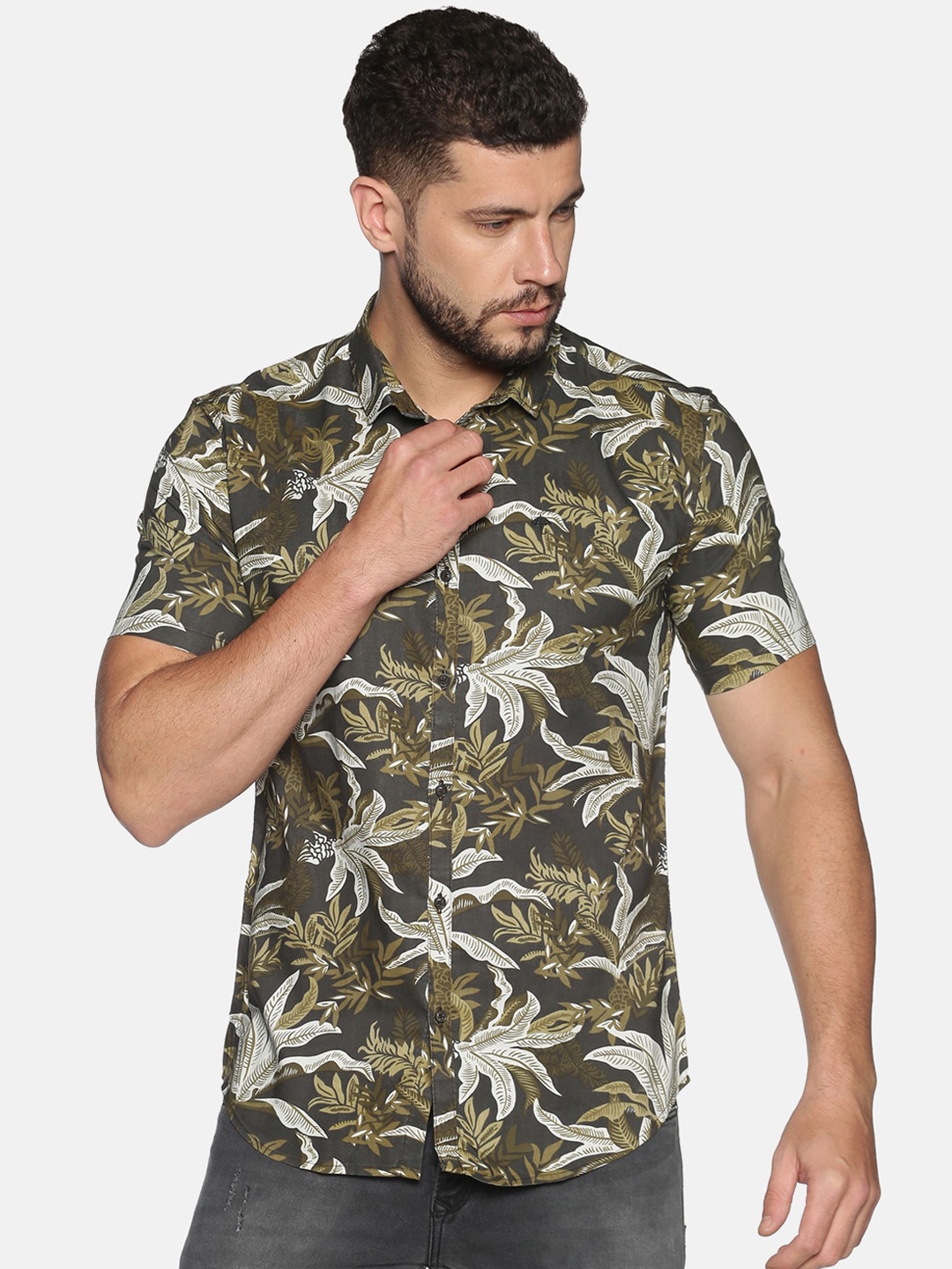 

SHOWOFF Men Olive Green Slim Fit Printed Casual Shirt