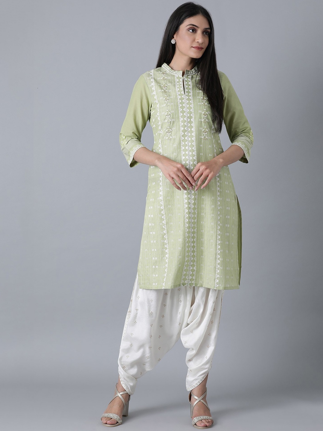 

W Women Green Floral Embroidered Thread Work Kurta