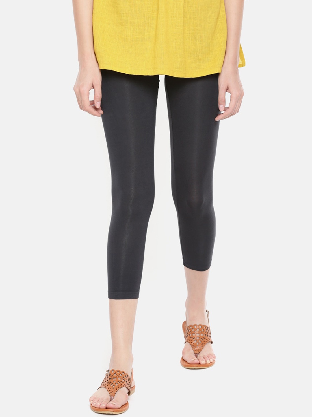 

De Moza Women Black Solid Three-Fourth Length Leggings