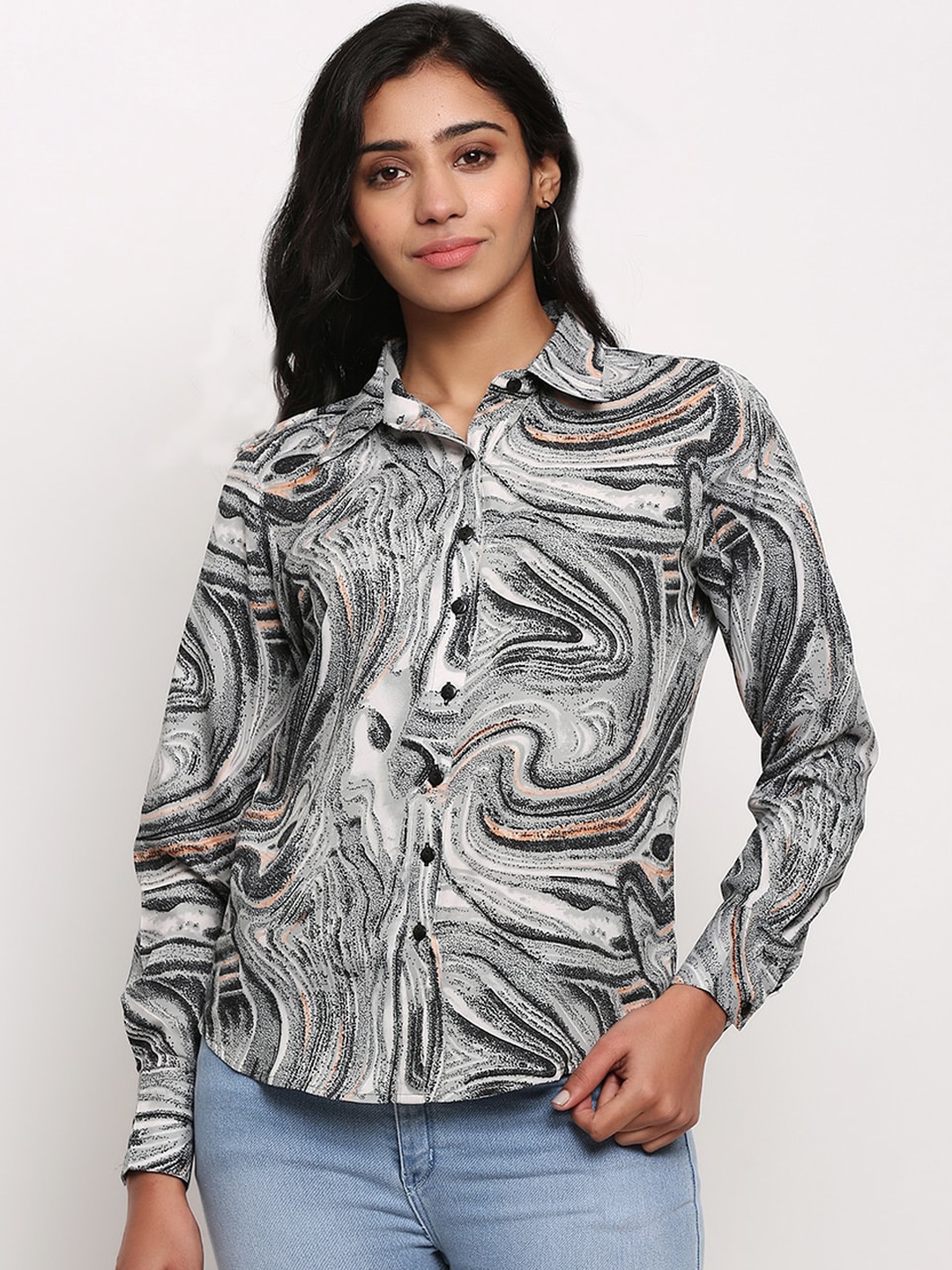 

Slenor Women Grey Regular Fit Printed Casual Shirt