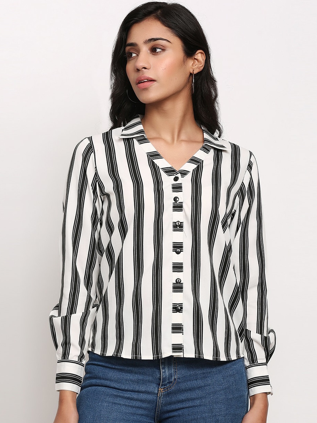 

Slenor Women White & Black Regular Fit Striped Casual Shirt