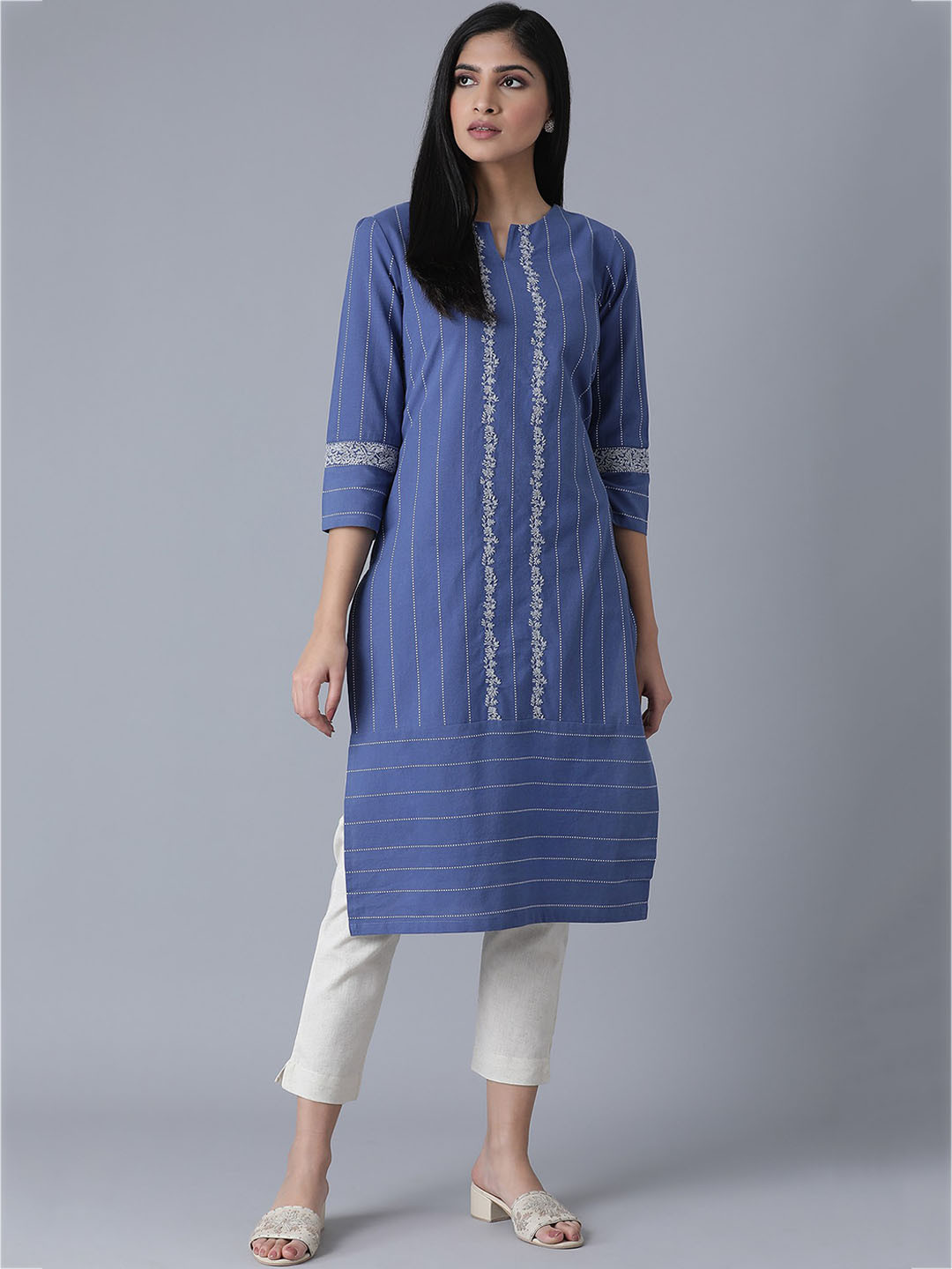 

W Women Blue & White Floral Embroidered Thread Work Kurta
