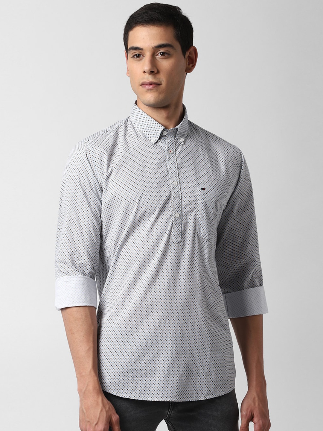 

Peter England Casuals Men White Slim Fit Printed Casual Shirt
