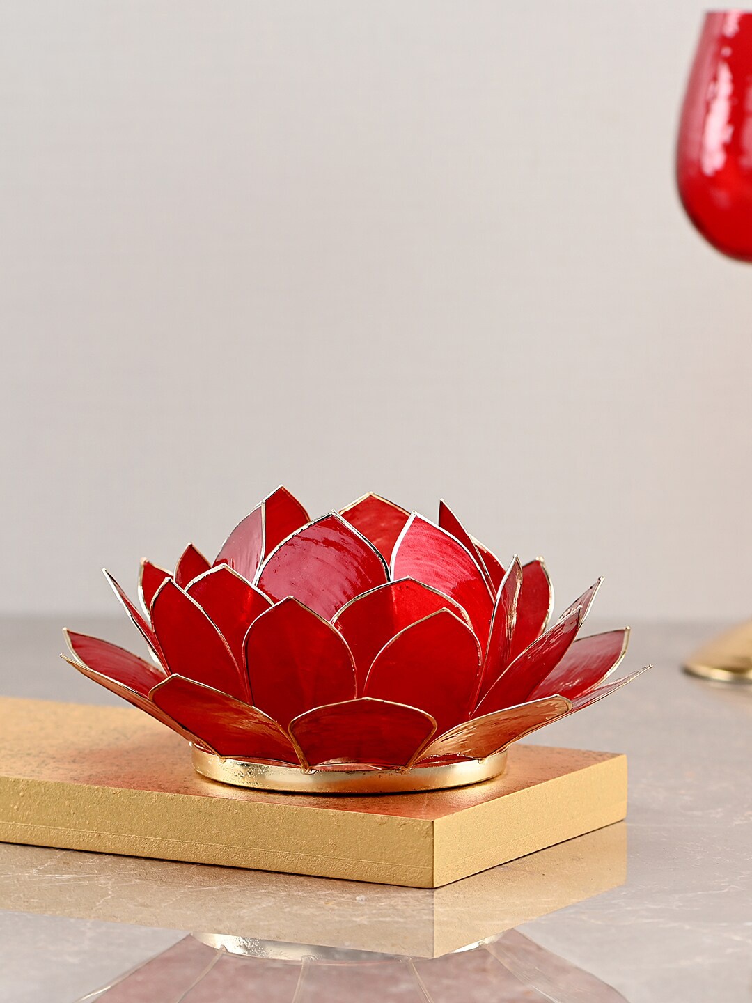 

Pure Home and Living Red & Gold-Toned 32 Petal Lotus-Shaped Tea Light Candle Holder