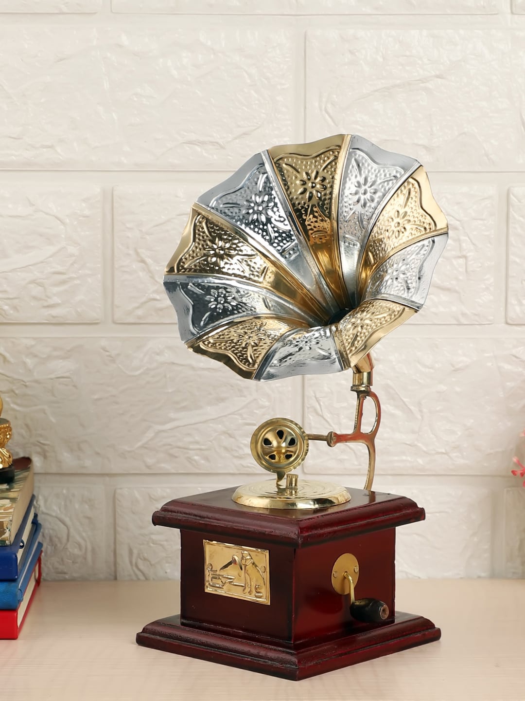 

EXIM DECOR Gold-Toned & Silver-Toned Decorative Gramophone Showpiece