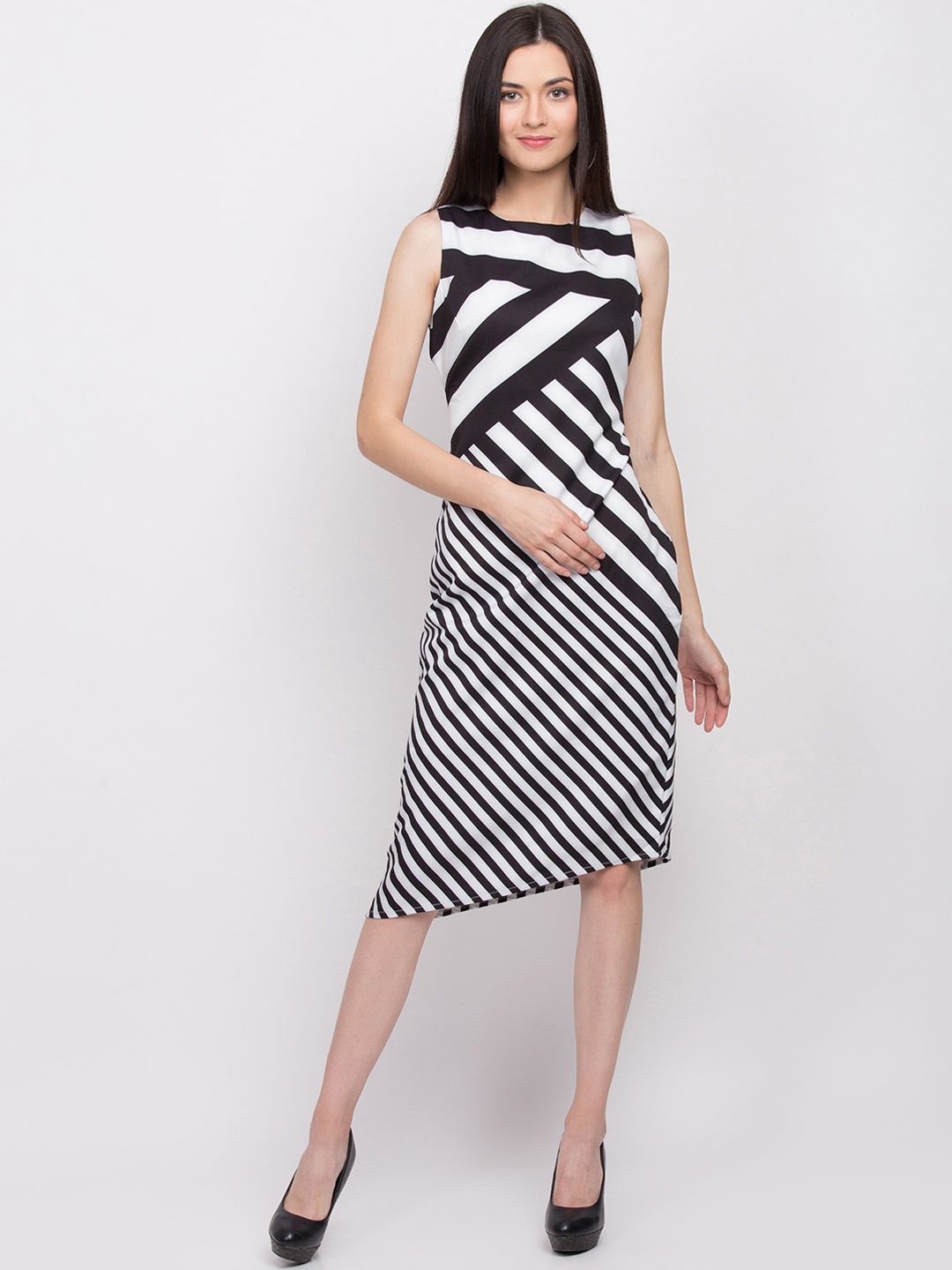 

ZOELLA Women White & Black Printed Sheath Dress