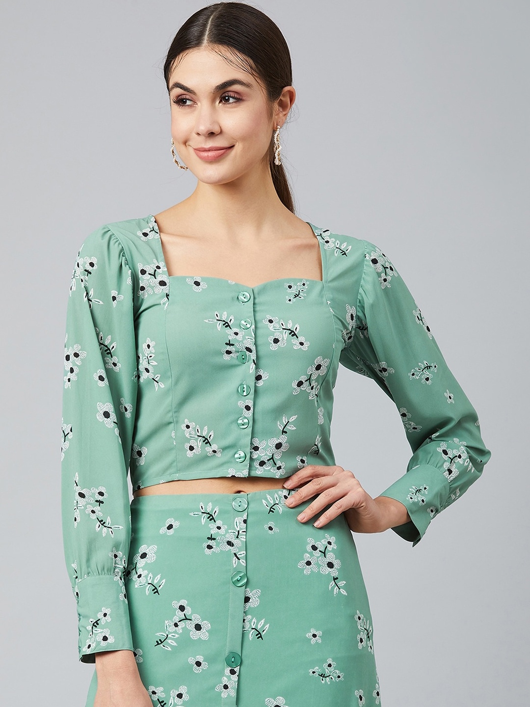 

Carlton London Green Floral Printed Sweetheart Neck Georgette Top