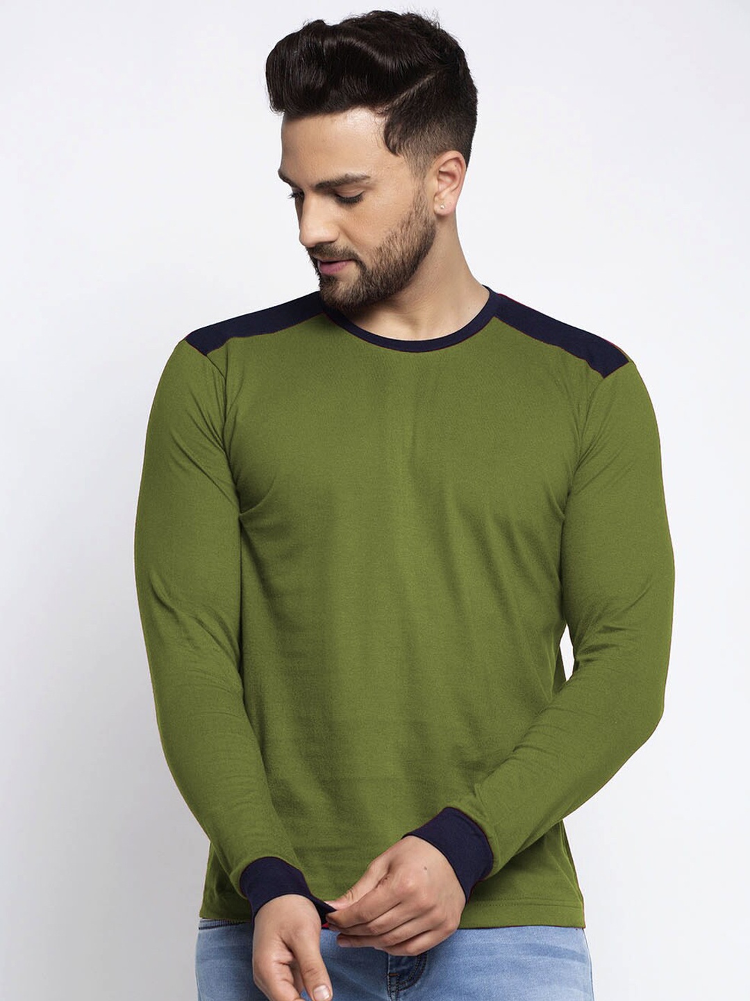 

Friskers Men Olive Green Solid Henley Neck T-shirt