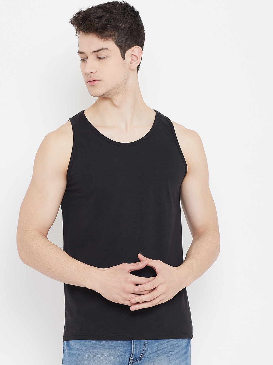 

Rodzen Men Black Solid Round Neck T-shirt