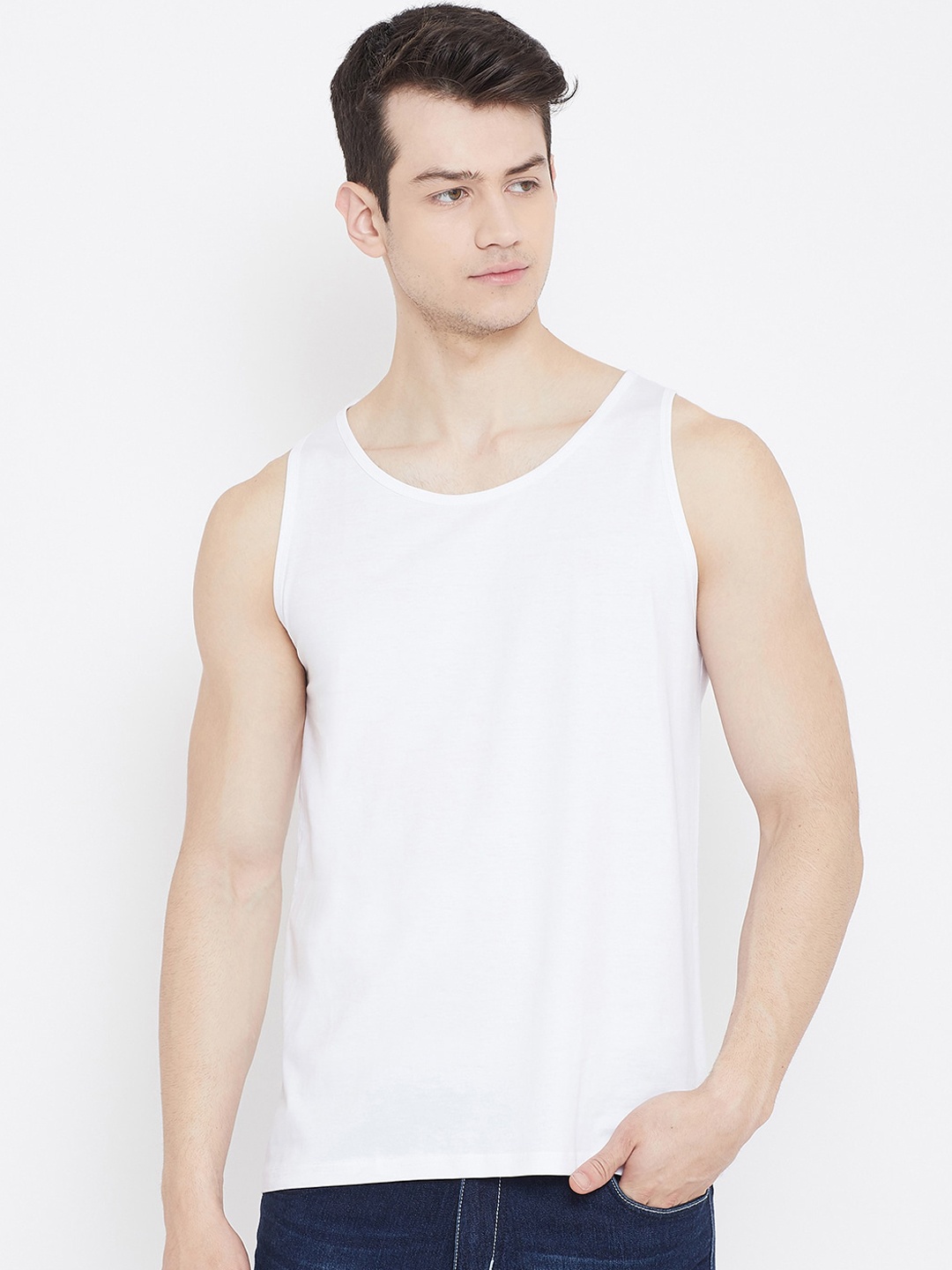 

Rodzen Men White Solid Round Neck T-shirt