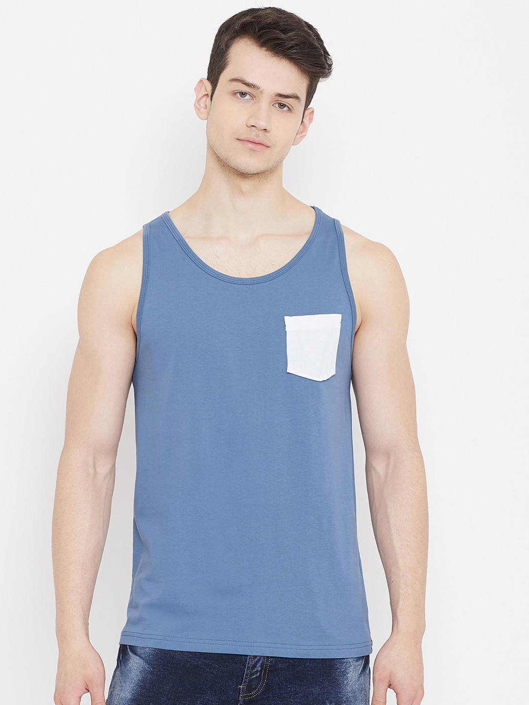 

Rodzen Men Blue Solid Round Neck T-shirt