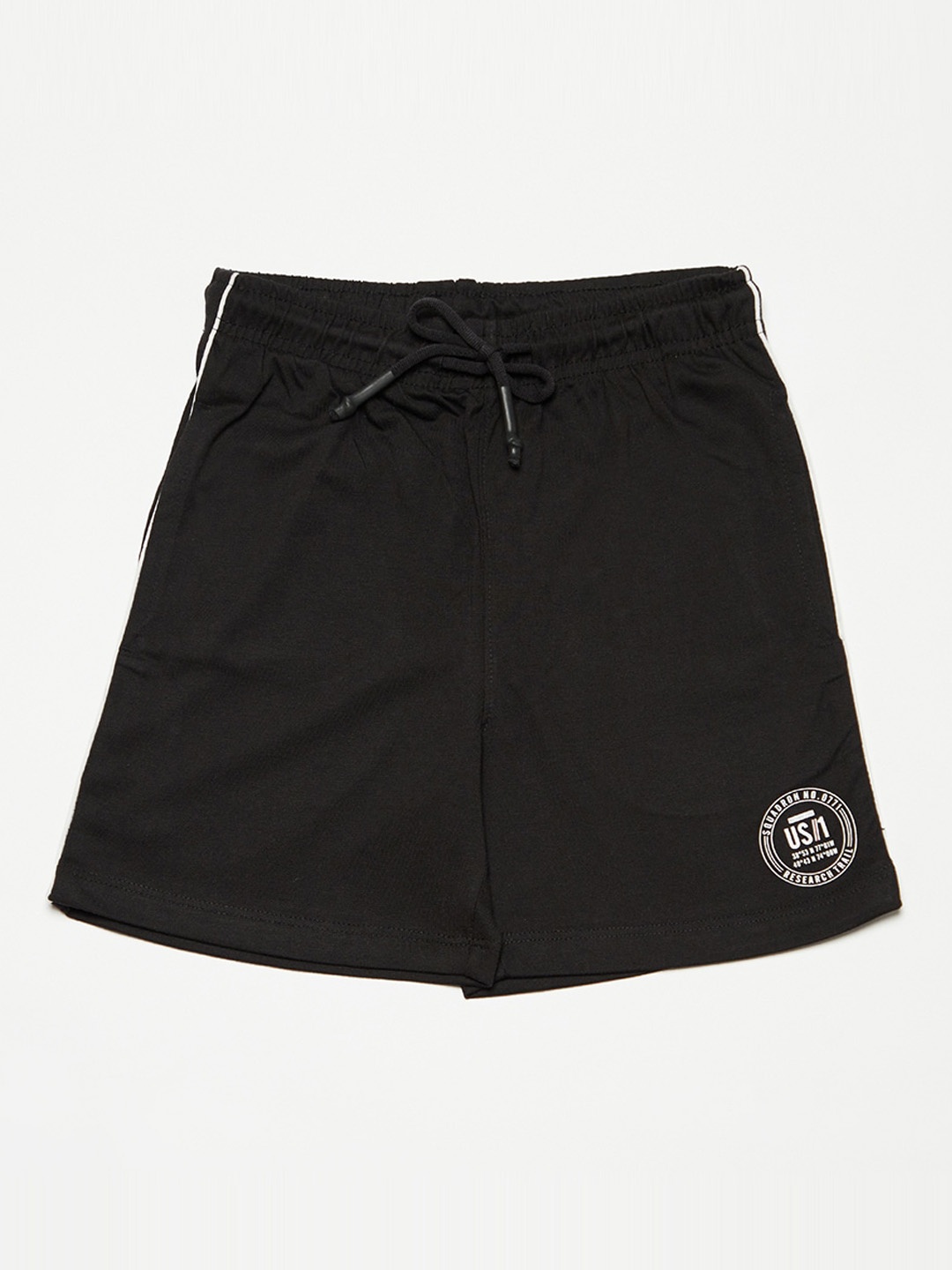 

Octave Boys Black Solid Regular Fit Regular Shorts