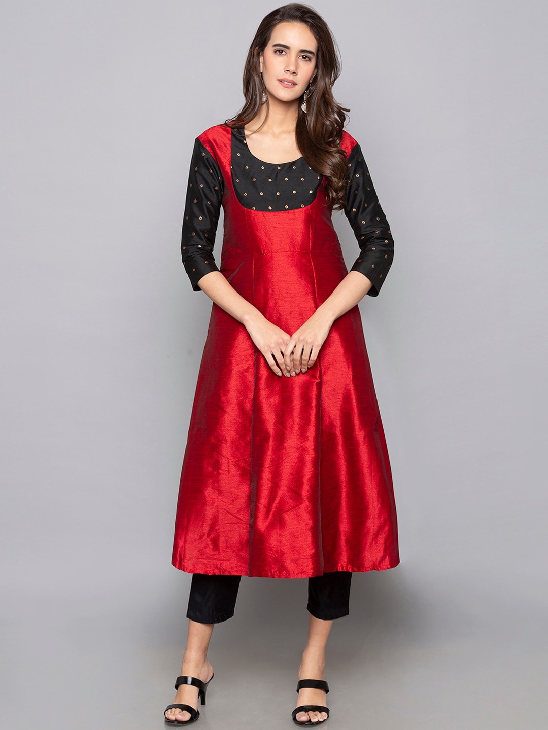 

Desi Weavess Women Red Cold-Shoulder Sleeves Kurta
