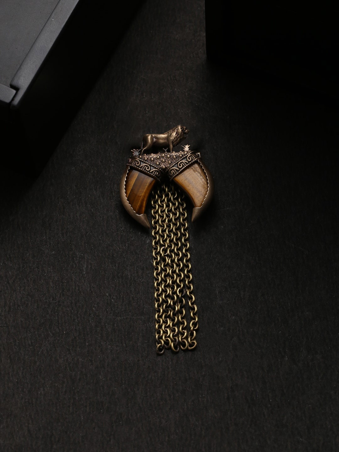 

COSA NOSTRAA Men Antique Gold-Toned Lion Straight Chain Brooch