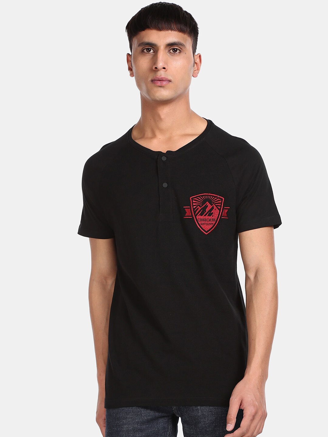 

Cherokee Men Black Solid Henley Neck T-shirt
