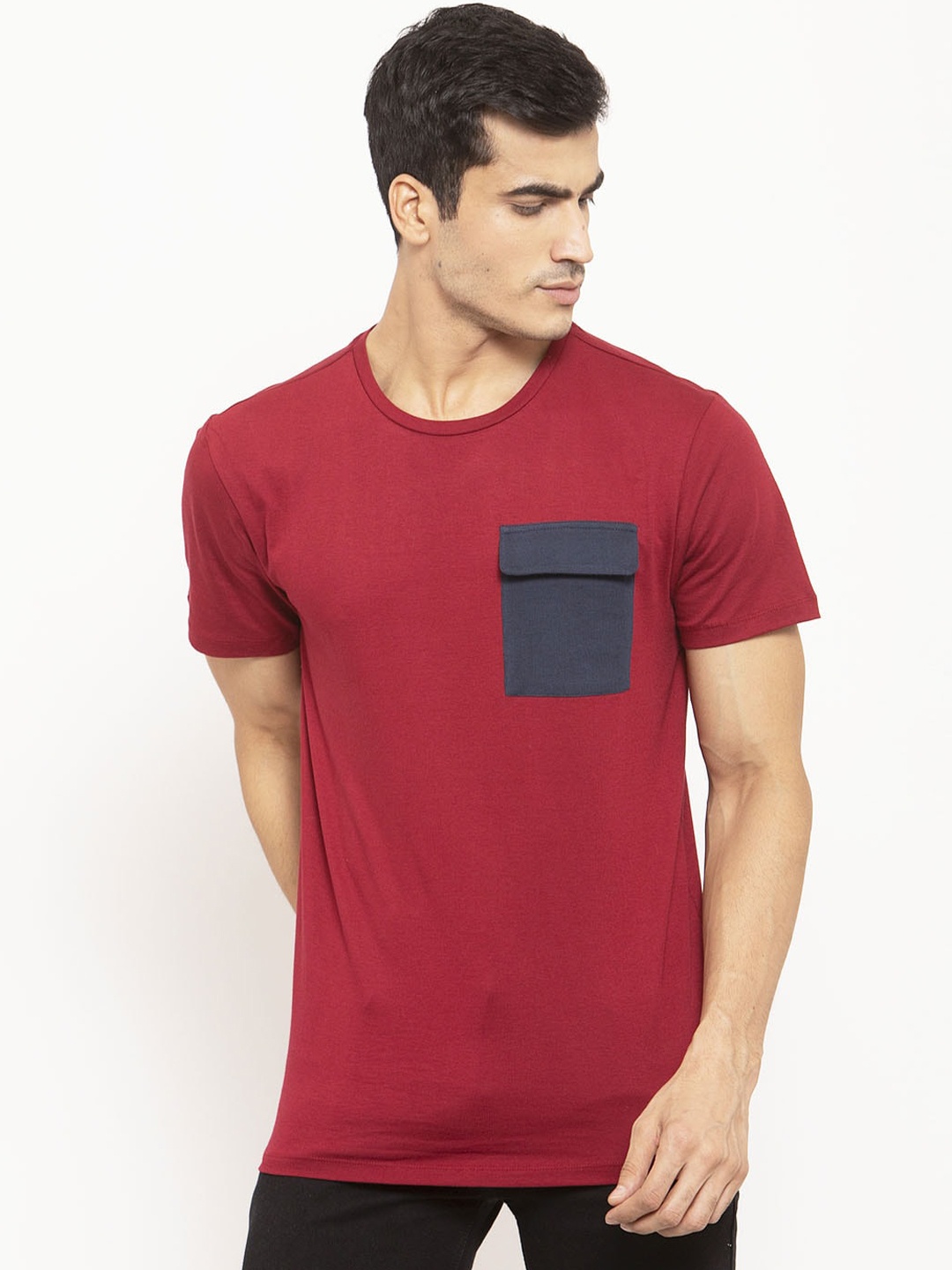 

DOOR74 Men Maroon Solid Round Neck T-shirt