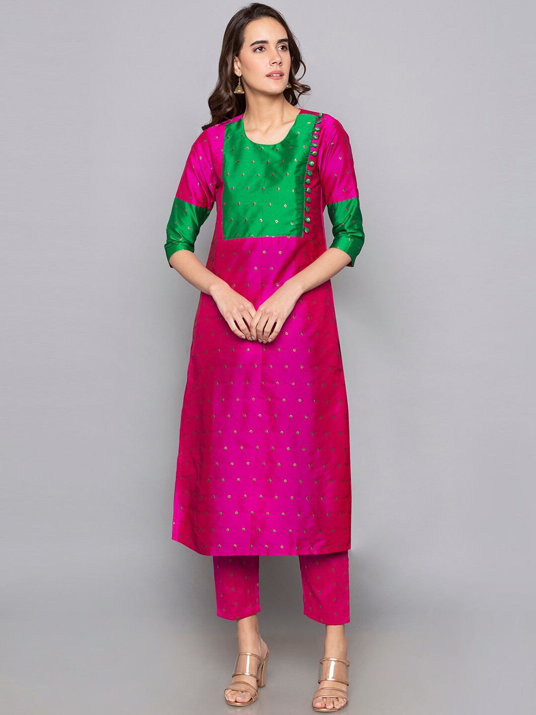 

Desi Weavess Women Fuchsia Ethnic Motifs Embellished Thread Work Kurta