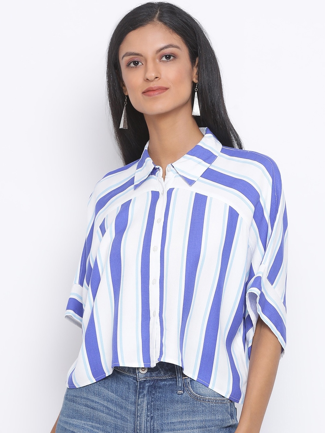 

Oxolloxo Women White & Blue Regular Fit Striped Casual Shirt