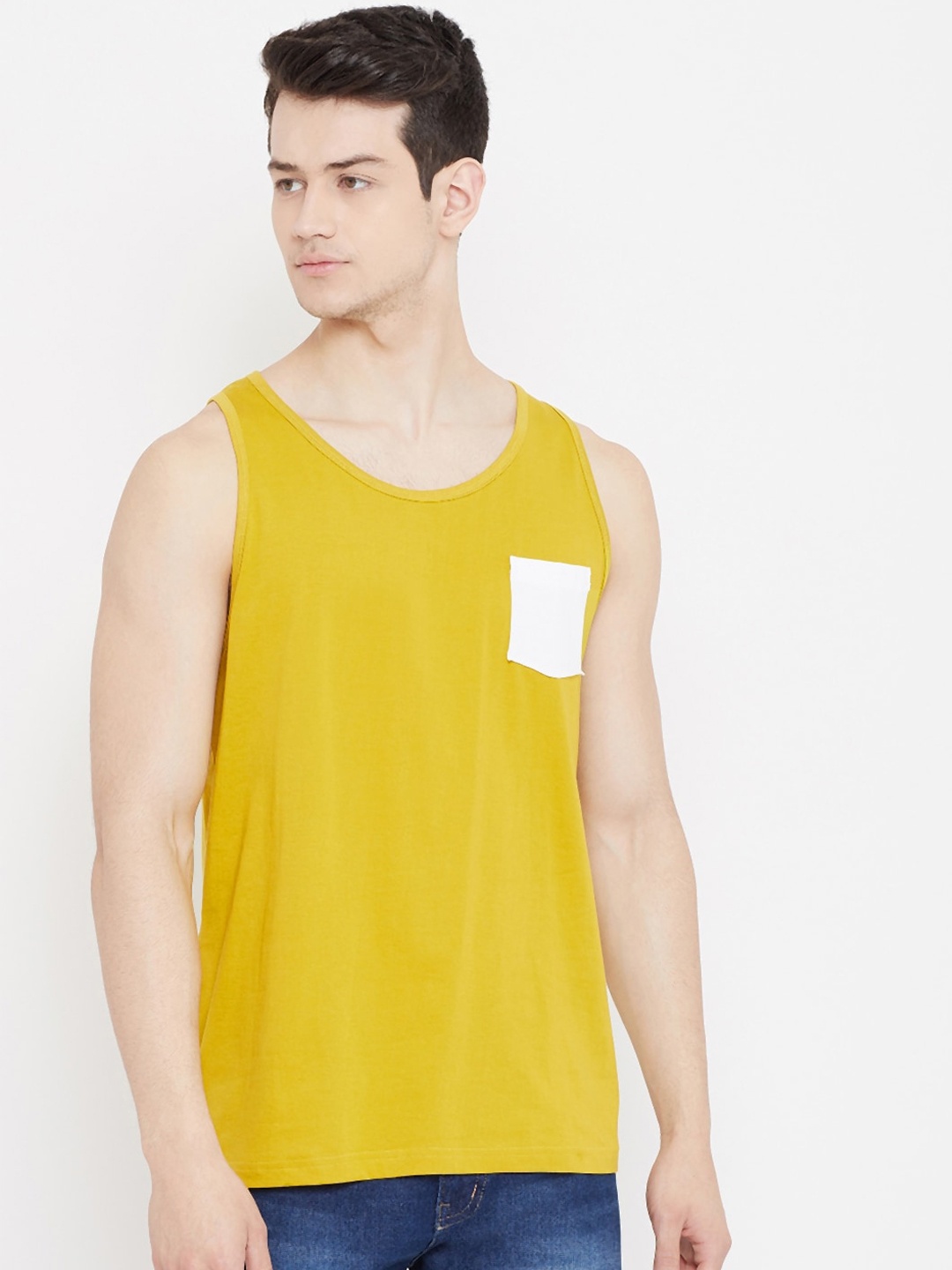 

Rodzen Men Yellow Solid Round Neck T-shirt