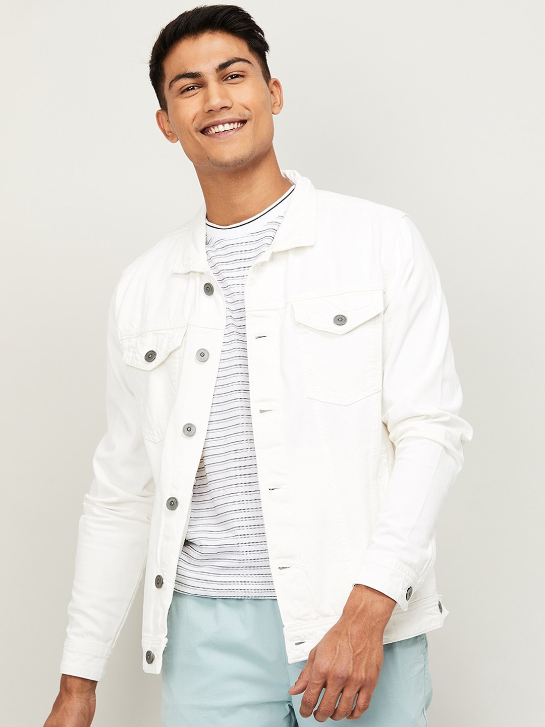 

Forca by Lifestyle Men White Solid Denim Trucker Jacket