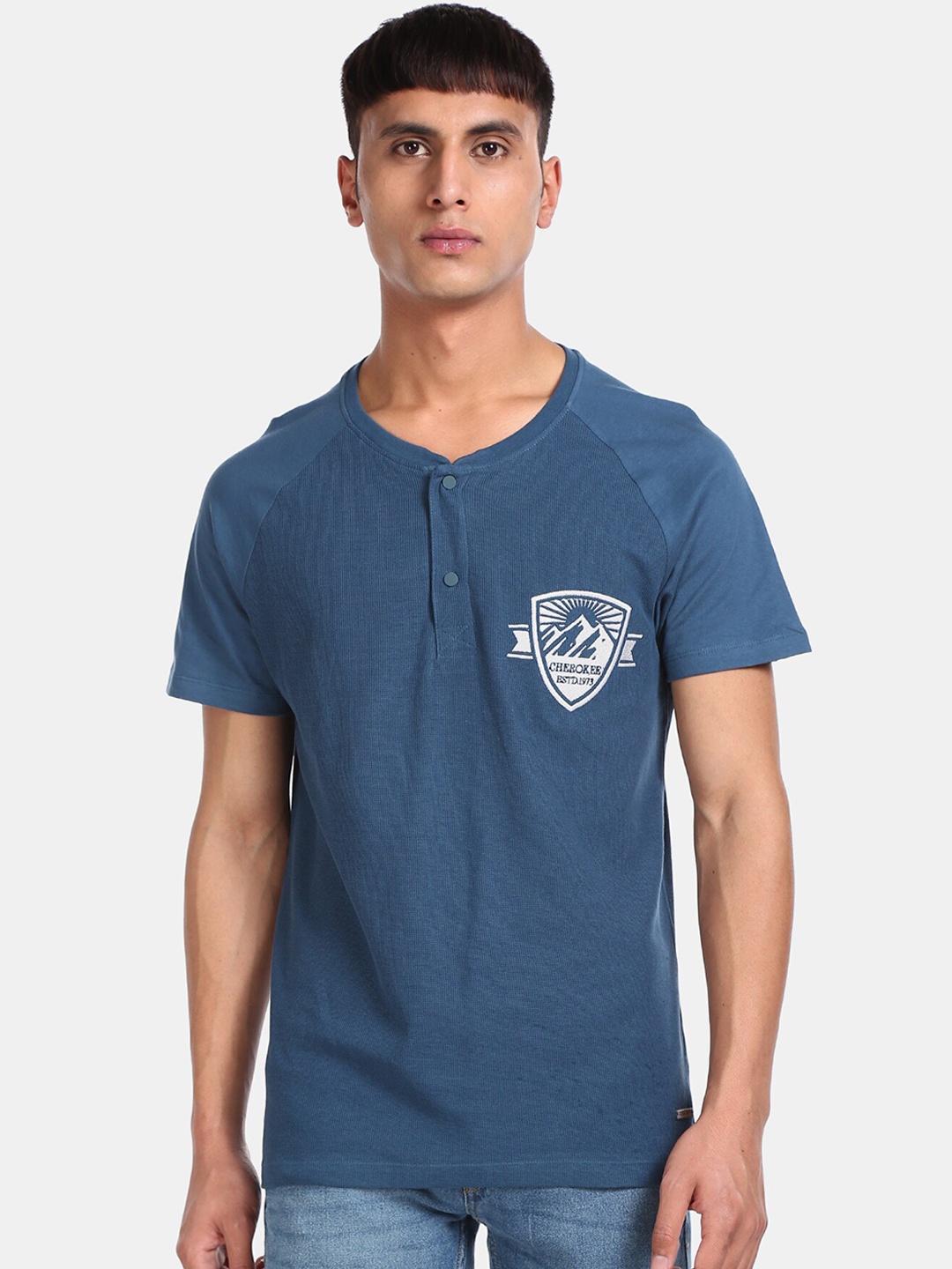 

Cherokee Men Blue Solid Henley Neck T-shirt