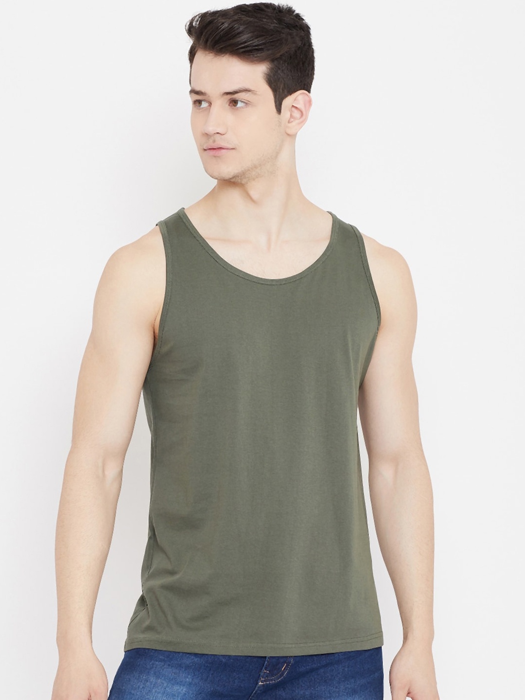 

Rodzen Men Olive Green Solid Round Neck T-shirt