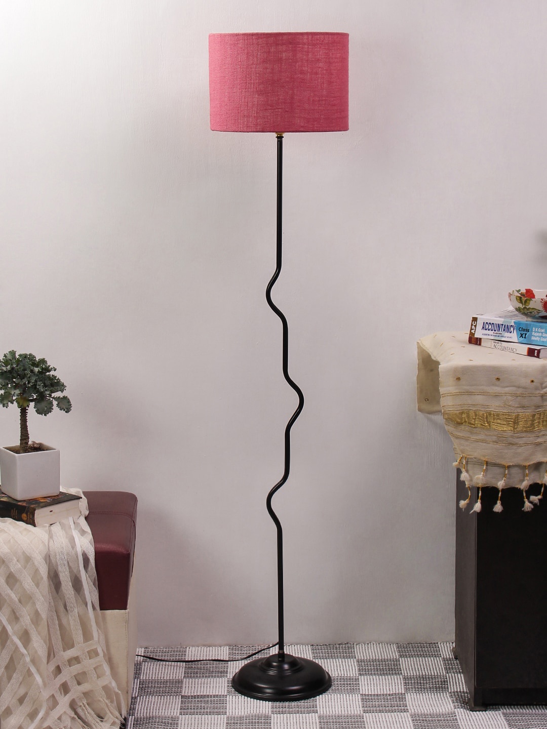 

Devansh Pink Solid Curvy Novelty Lamp