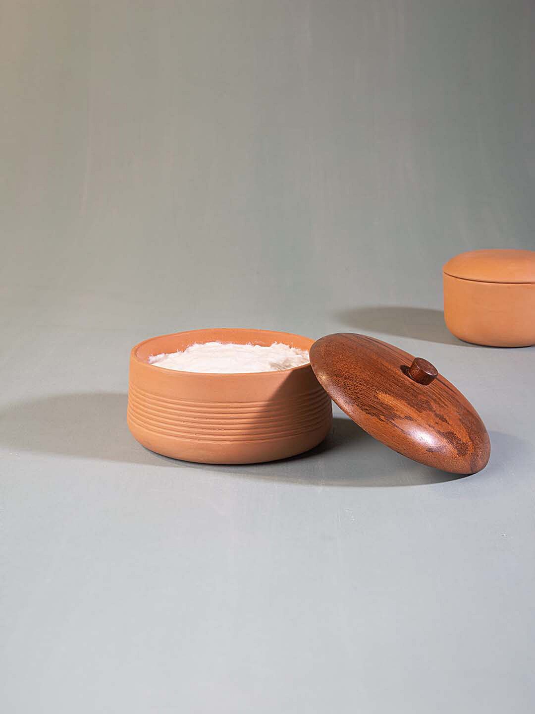 

ellementry Terracotta Curd Setter With Wooden Lid, Brown