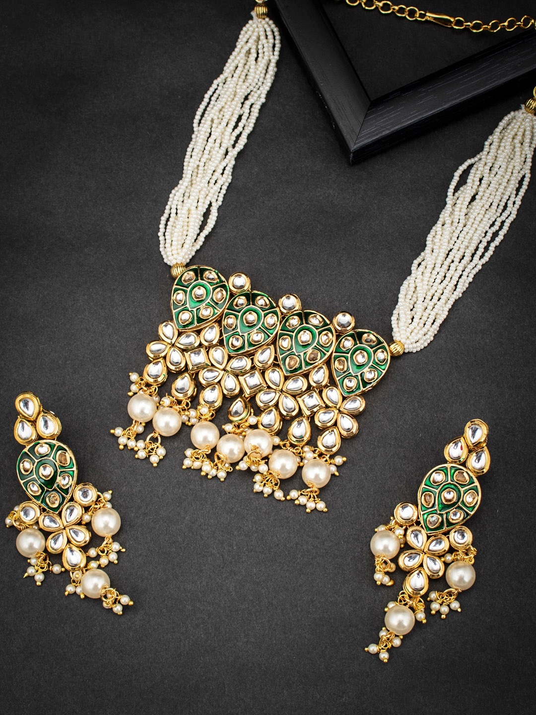 

Sukkhi Gold-Plated & Green Kundan Studded Pearl Beaded Meenakari Jewellery Set
