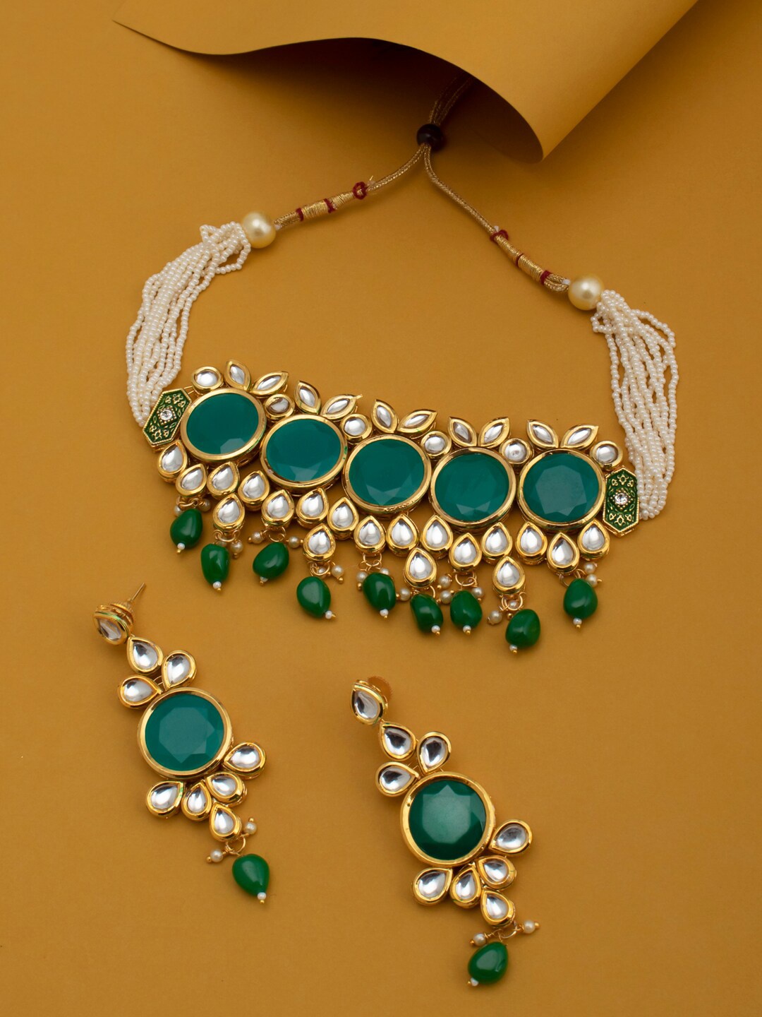 

Sukkhi Gold-Plated Green & White Kundan Studded Beaded Choker Jewellery Set