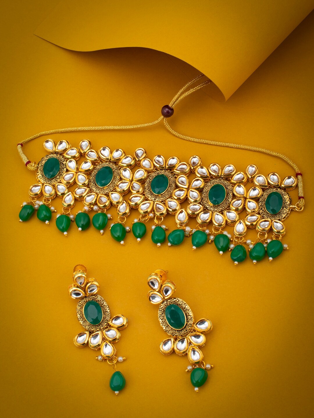 

Sukkhi Gold-Plated Green & White Kundan Studded Beaded Choker Jewellery Set