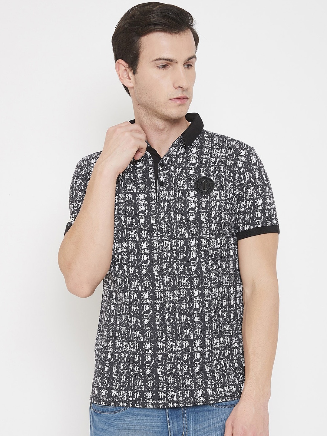 

QUBIC Men Black & White Printed Polo Collar T-shirt
