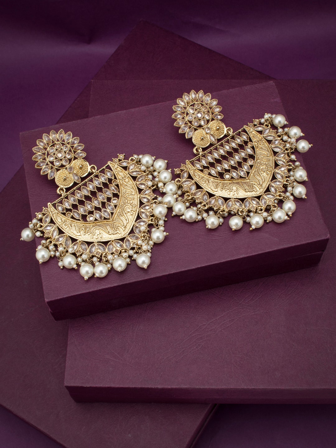 

Sukkhi Gold-Plated & White Crescent Shaped Chandbalis