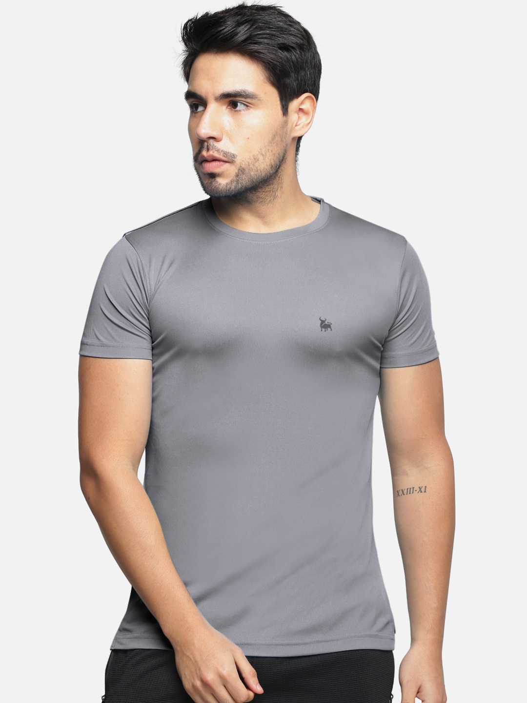 

BULLMER Men Grey Solid Round Neck T-shirt