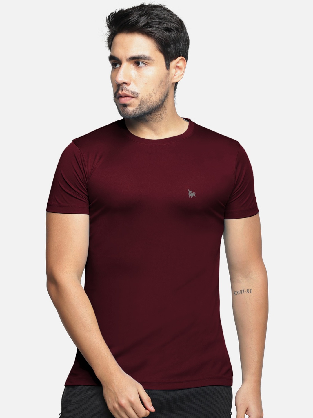 

BULLMER Men Burgundy Solid Round Neck Dri-Fit T-shirt