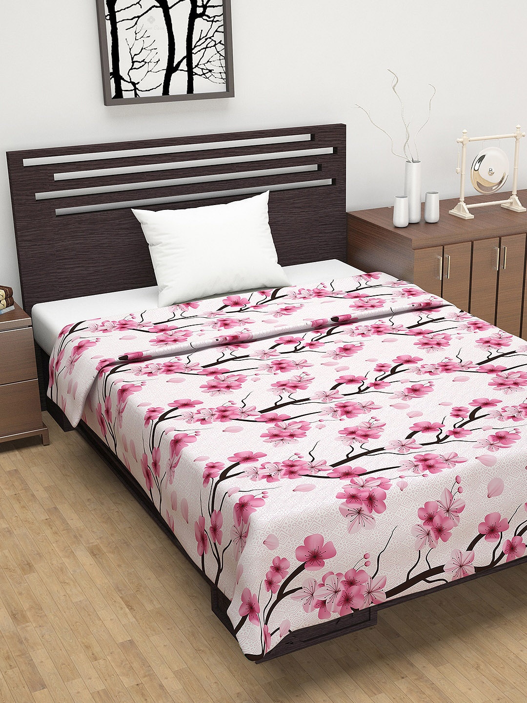 

Divine Casa White & Black Floral AC Room 150 GSM Single Bed Dohar