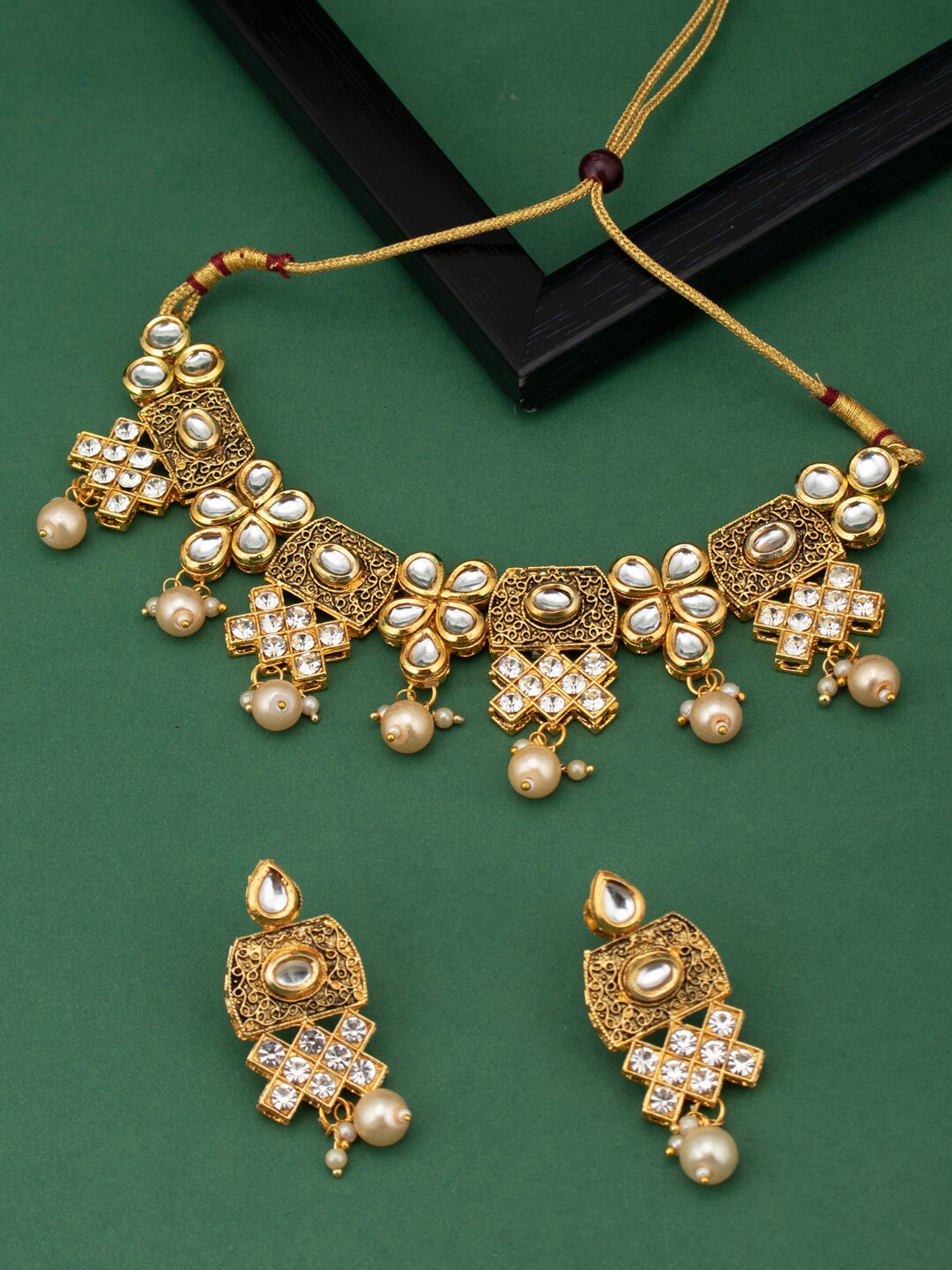 

Sukkhi Gold-Plated White Kundan-Studded Pearl Beaded Jewellery Set