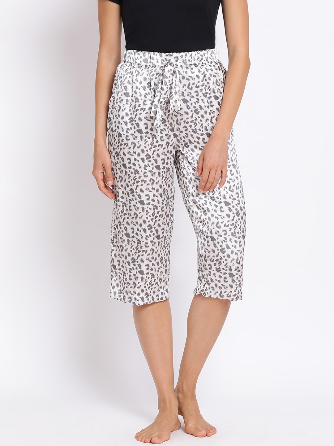 

Oxolloxo Women White Printed Lounge Capris