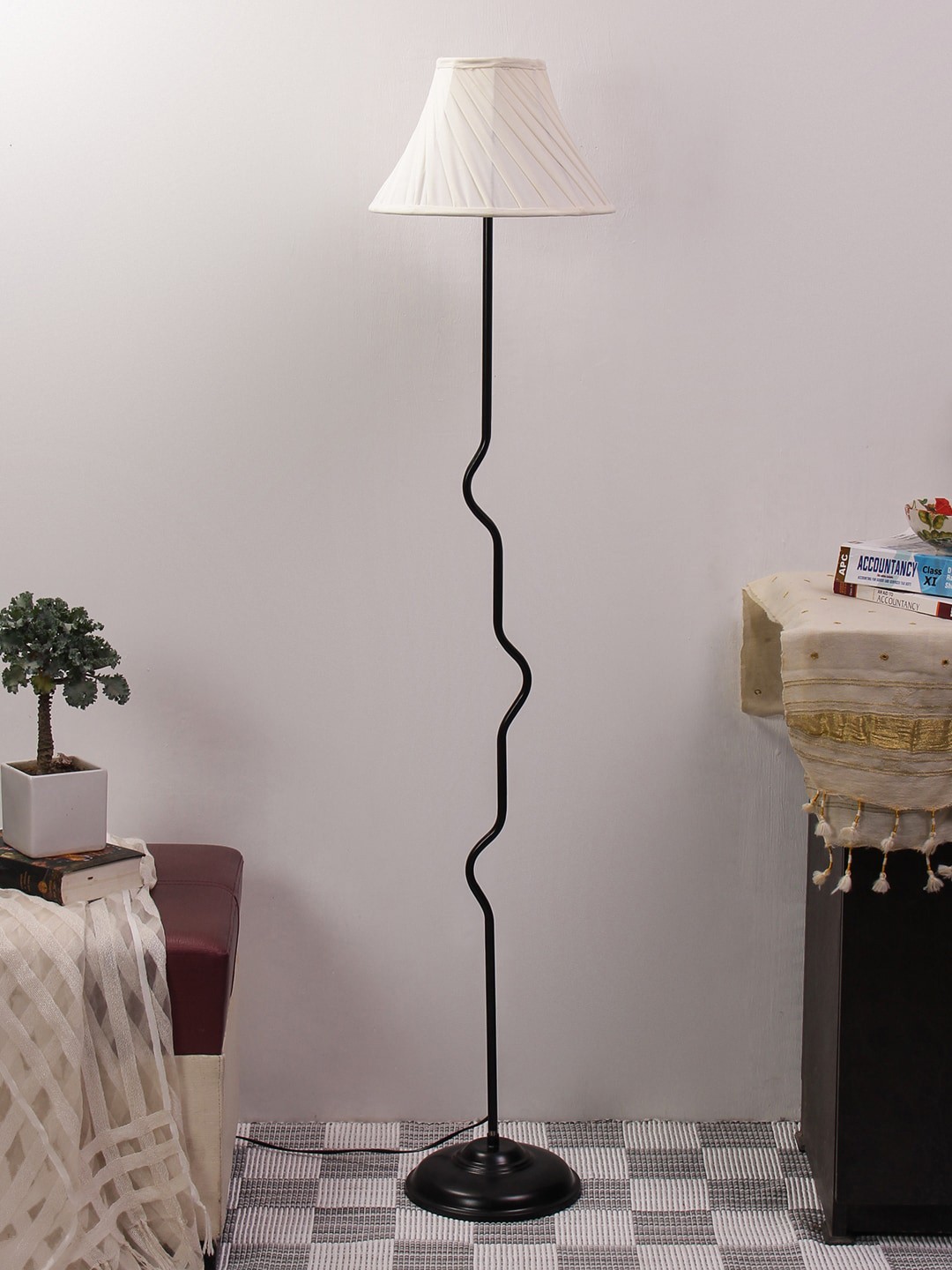 

Devansh Off-White Textured Traditional Club Lamp with Shade