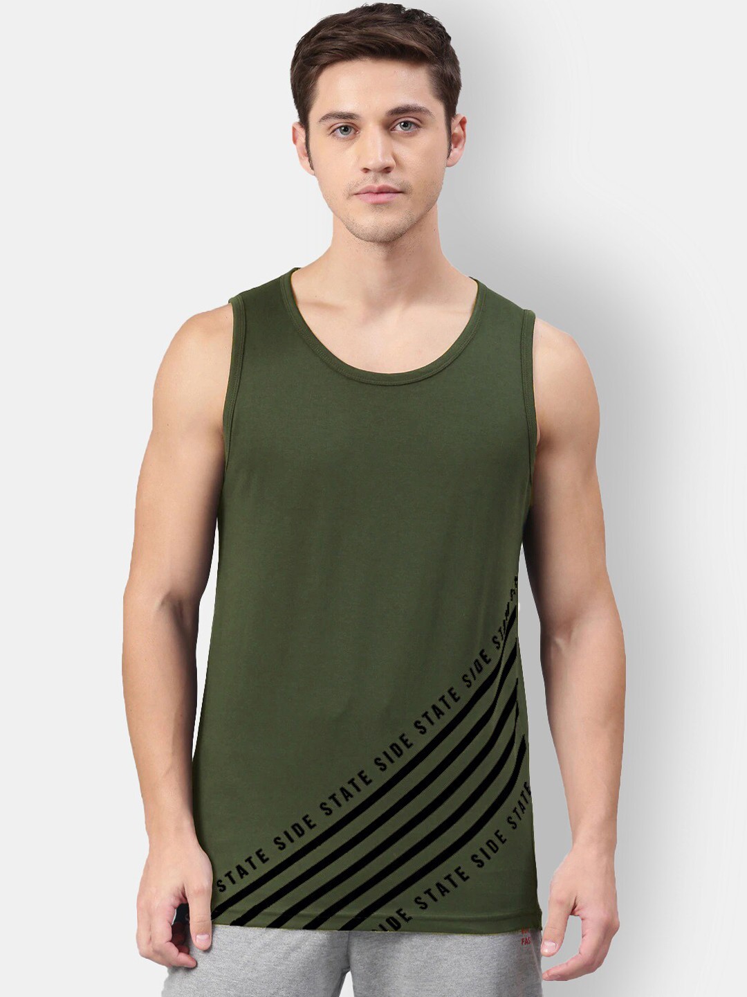 

Maniac Men Olive Green Solid Round Neck T-shirt