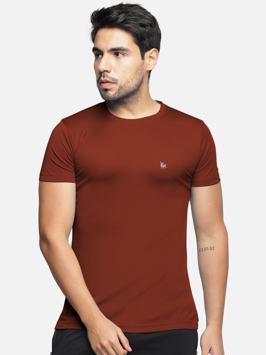 

BULLMER Men Maroon Solid Round Neck T-shirt