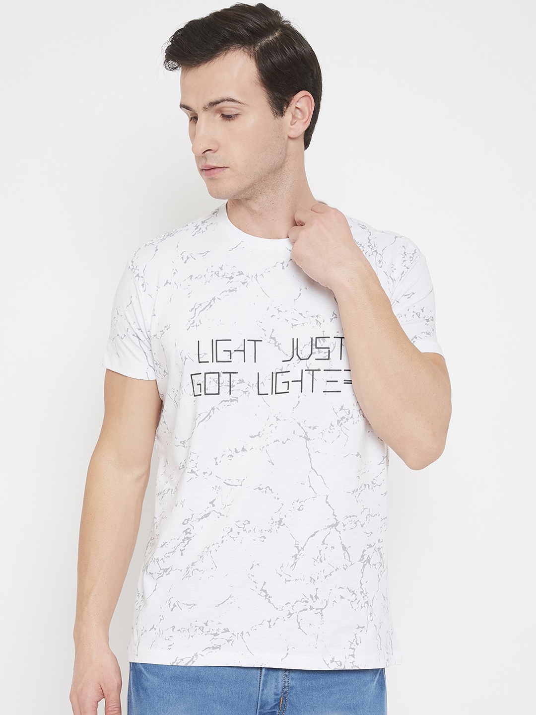

QUBIC Men White Printed Round Neck T-shirt
